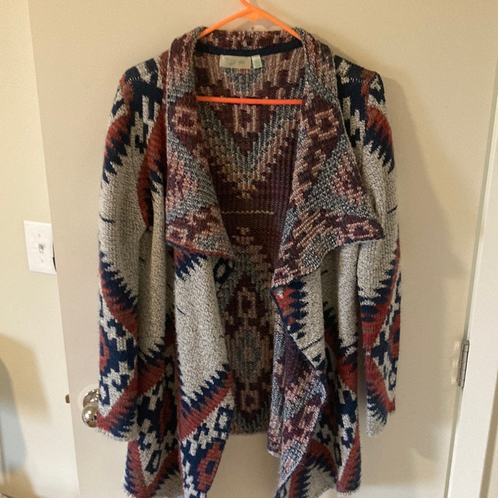 Beautiful, warm and cozy cardigan.